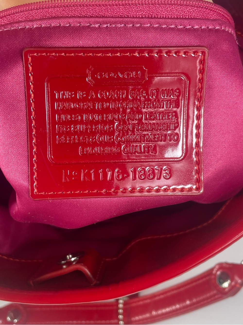 $25 Low Start π¨π¨Coach Poppy Red Liquid Gloss Patent Leather Quilted Bag Y2K - Picture 3 of 13